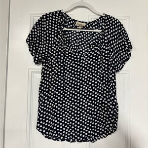 Stylish Polka Dot Blouse in Navy and White